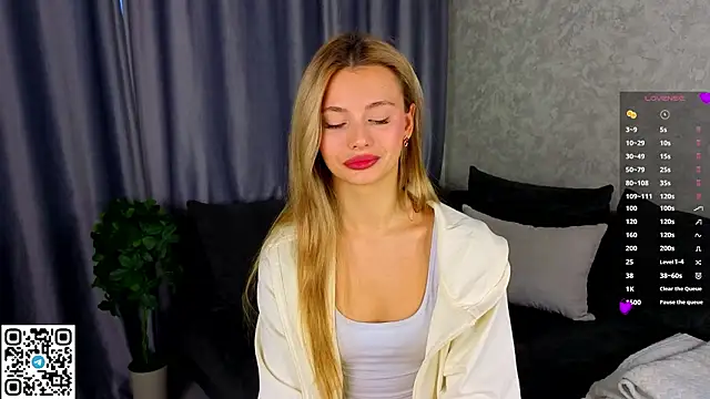 NaughtySeraphine online show from February 4, 2026, 5:02 am