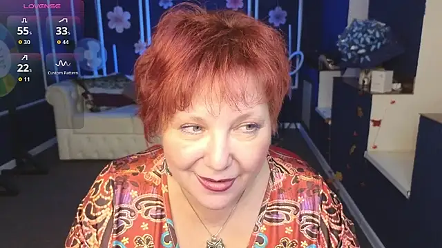 Kira Kenett online show from November 15, 2025, 3:52 pm