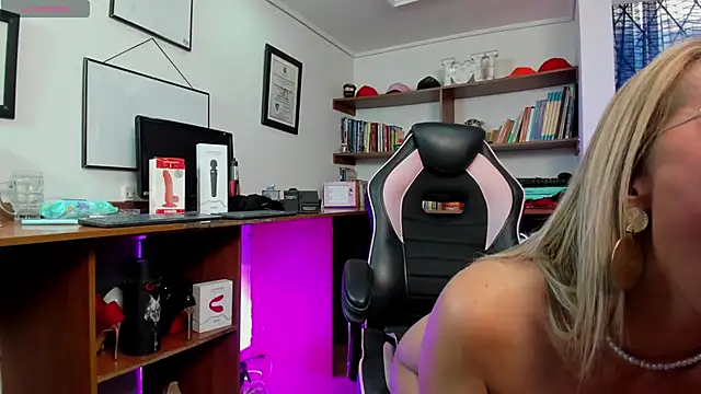 GretaVoss  online show from February 3, 2026, 7:19 pm