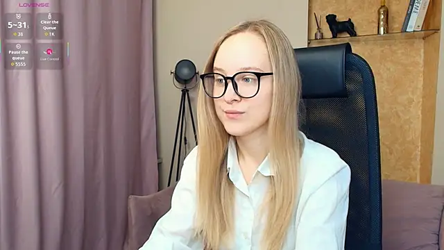 SoonMoor online show from November 27, 2025, 7:16 pm