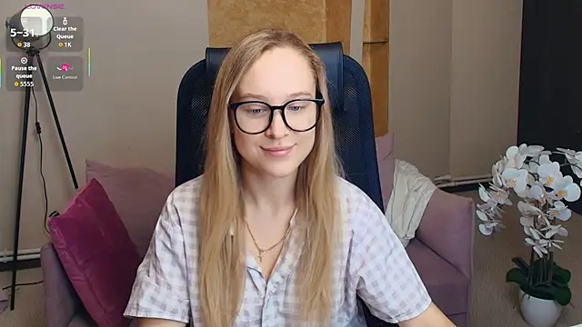 SoonMoor online show from December 4, 2025, 7:00 pm