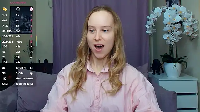 SoonMoor online show from March 29, 2026, 6:41 pm