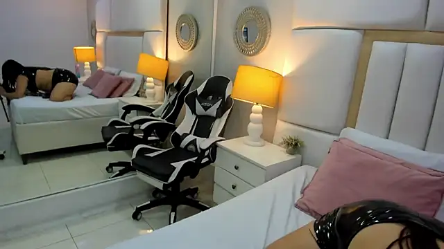 NahiaMonet online show from October 31, 2025, 11:44 am