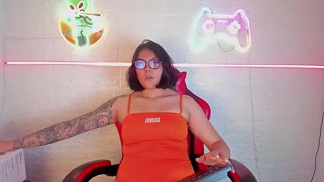 LolaXXXperience online show from November 15, 2025, 11:40 am