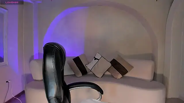 MayaMoretti  online show from February 25, 2026, 4:00 am