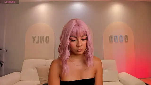 NinaBlum online show from September 10, 2025, 3:39 am