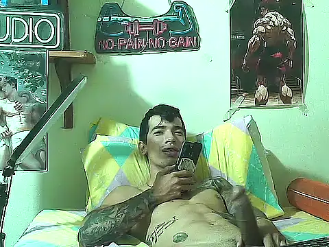 Snapshot of Strongcockfitness chatting on November 2, 2025, 6:38 am Strongcockfitness online show from November 2, 2025, 6:38 am