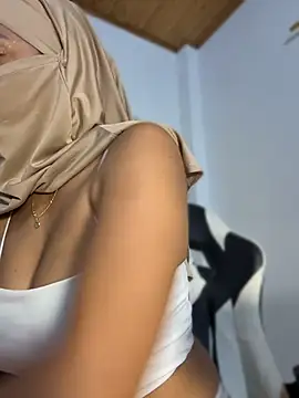 Snapshot of Yuli_arabic chatting on May 23, 2026, 7:29 pm Yuli arabic online show from May 23, 2026, 7:29 pm