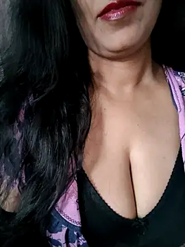 Deepa Sharma143 online show from October 19, 2025, 1:28 am