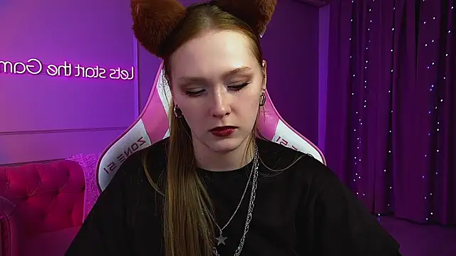 Snapshot of AgataFoxley chatting on June 6, 2026, 6:34 pm AgataFoxley online show from June 6, 2026, 6:34 pm