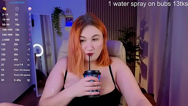 laura palmerr online show from November 27, 2025, 2:35 am