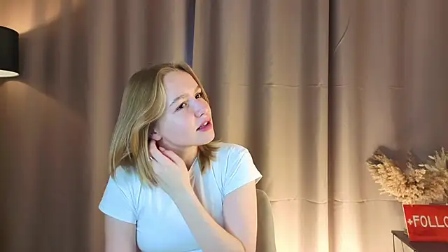 VinnieSerrano online show from September 10, 2025, 1:11 pm