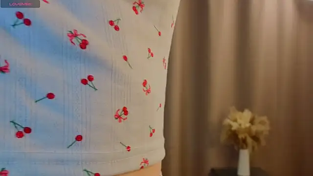 VinnieSerrano online show from November 5, 2025, 1:00 pm