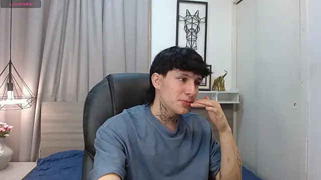 Iantwink18 online show from October 9, 2025, 10:30 pm