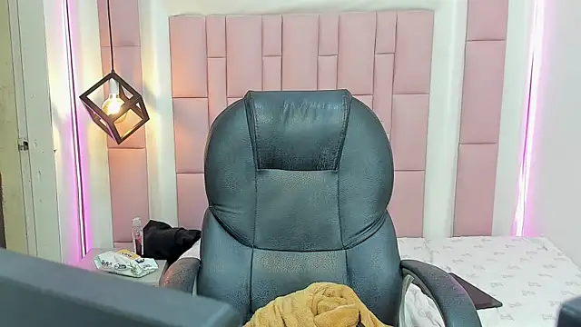 Iantwink18 online show from October 10, 2025, 10:36 am