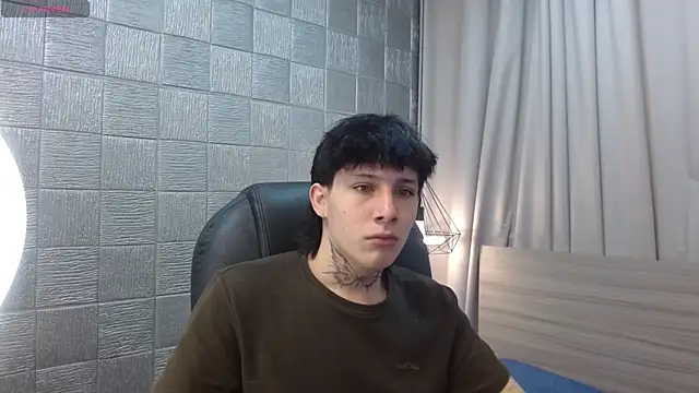 Iantwink18 online show from October 13, 2025, 7:58 pm