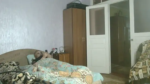 NiraFrost online show from October 22, 2025, 6:02 am