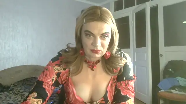 NiraFrost online show from April 21, 2026, 5:39 pm