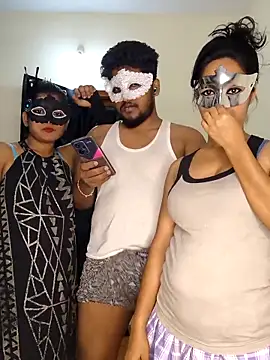 Family02 online show from September 27, 2025, 4:34 pm