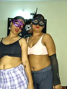 Family02 online show from October 17, 2025, 3:58 pm