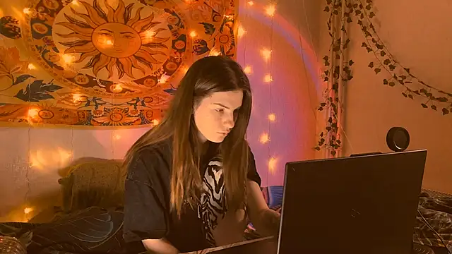 AliceCUNTach online show from February 12, 2026, 5:13 am