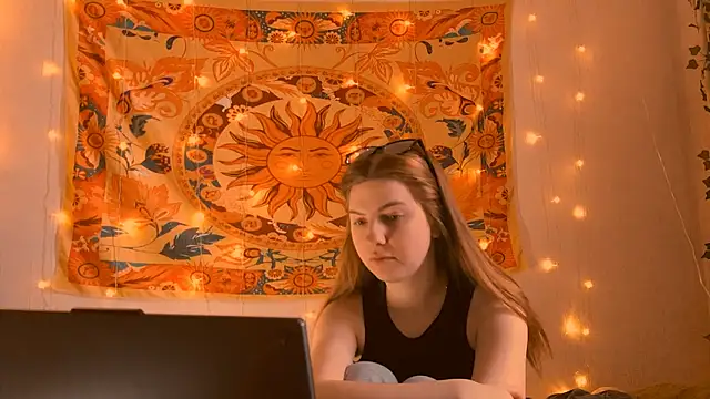 AliceCUNTach online show from April 19, 2026, 5:07 am