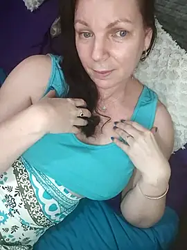 aussiepeaches online show from September 17, 2025, 12:29 pm