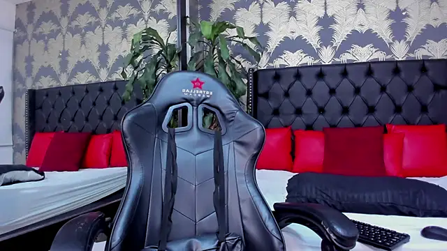 Lean Portman online show from April 21, 2026, 1:39 pm