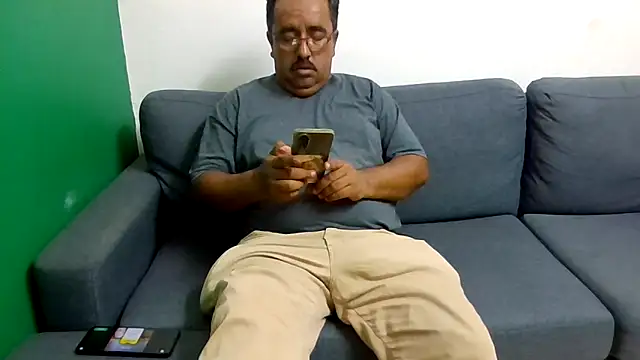 HomHot47 online show from October 17, 2025, 2:26 am