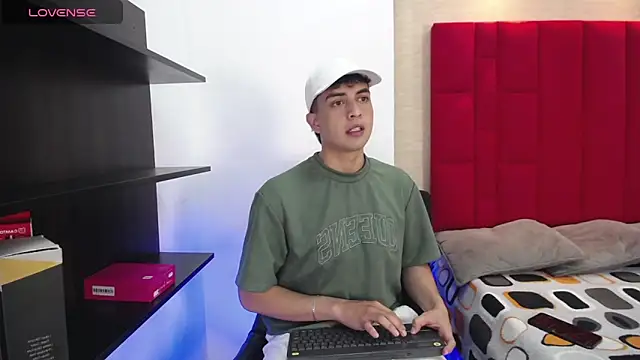 Snapshot of Cady_Hot chatting on October 27, 2025, 8:46 pm Cady Hot online show from October 27, 2025, 8:46 pm