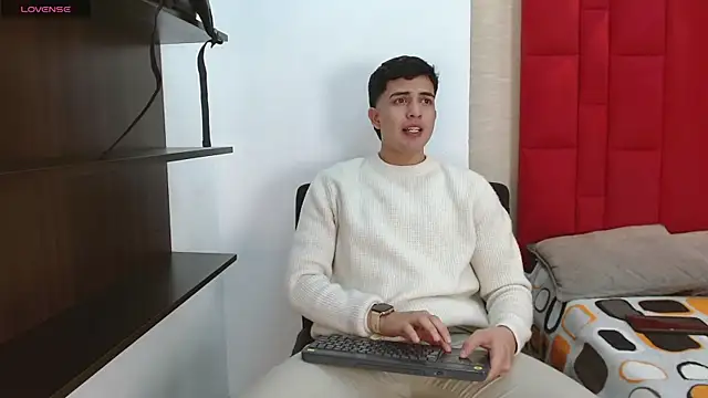 Snapshot of Cady_Hot chatting on November 6, 2025, 7:48 pm Cady Hot online show from November 6, 2025, 7:48 pm