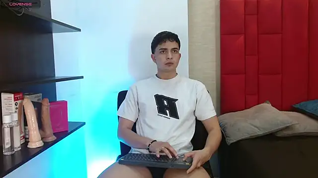 Snapshot of Cady_Hot chatting on November 25, 2025, 8:31 pm Cady Hot online show from November 25, 2025, 8:31 pm