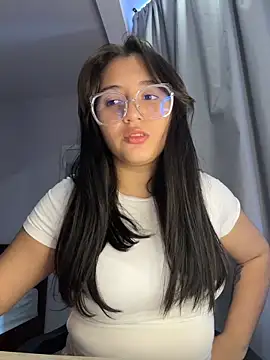 Angeldusttt online show from September 30, 2025, 4:45 pm