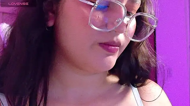 Angeldusttt online show from April 21, 2026, 1:42 am