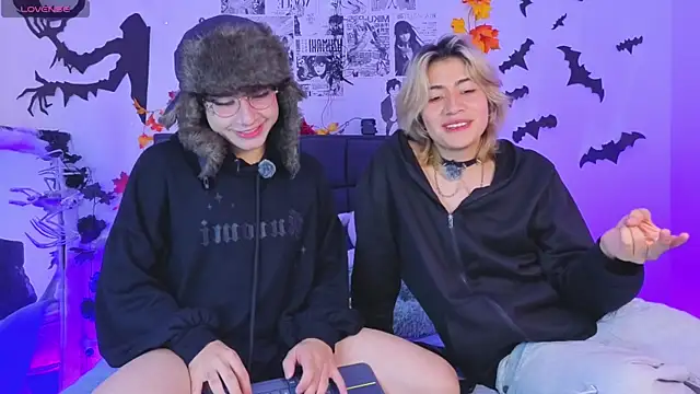 Vamps Lovers online show from November 3, 2025, 1:23 pm