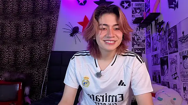 Vamps Lovers online show from November 29, 2025, 4:21 pm