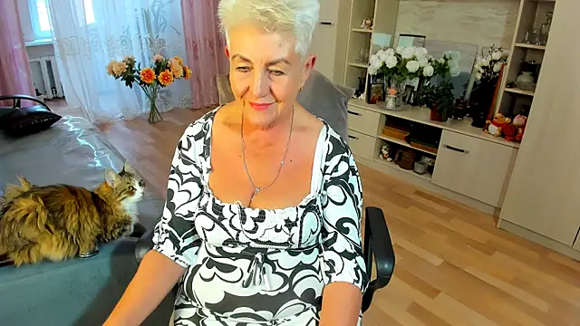 HotandMature online show from July 7, 2026, 2:54 pm