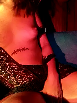 malvinaAAA online show from December 5, 2025, 2:20 am