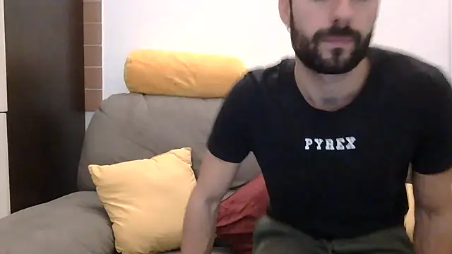 Amicisegreti online show from November 7, 2025, 9:26 pm