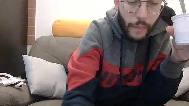 Amicisegreti online show from January 18, 2026, 6:39 am