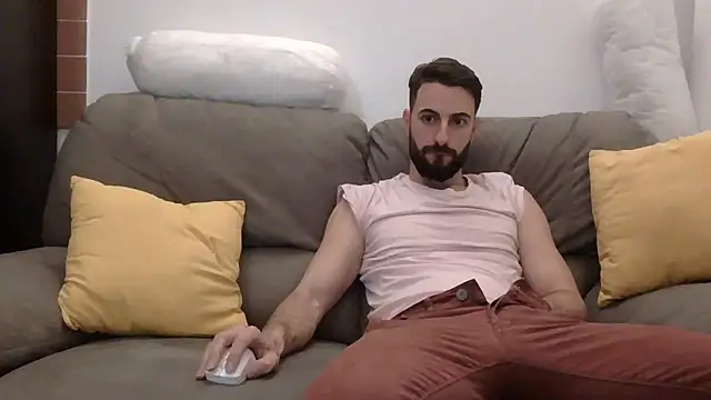 Amicisegreti online show from March 29, 2026, 8:09 pm