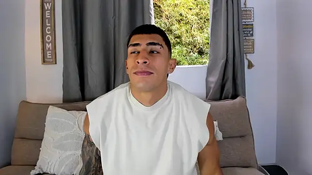 Snapshot of adrian_ray chatting on May 30, 2026, 8:06 pm adrian ray online show from May 30, 2026, 8:06 pm