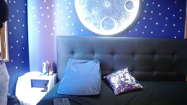 Olivia11  online show from September 12, 2025, 1:00 pm