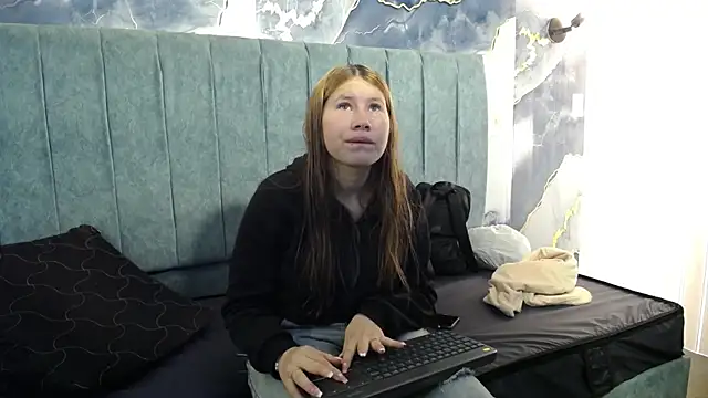 Olivia11  online show from October 2, 2025, 12:34 pm