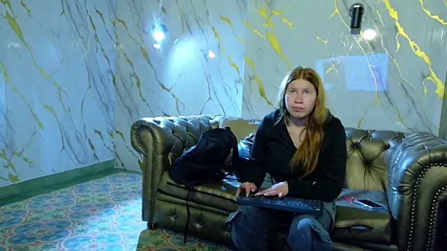 Olivia11  online show from December 18, 2025, 11:38 am