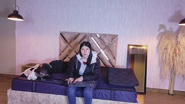 Olivia11  online show from April 22, 2026, 12:35 am