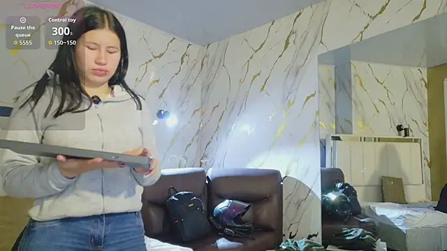 Olivia11  online show from April 23, 2026, 2:41 pm