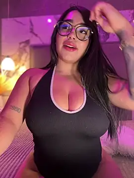 SofiaWildee online show from December 18, 2025, 4:07 am