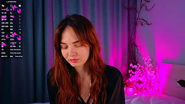 LisaDrake online show from October 13, 2025, 7:58 pm