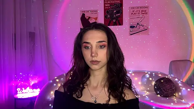 LinaMour online show from April 6, 2026, 10:22 pm